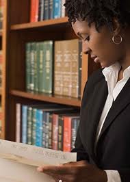 How to Choose a Paralegal School